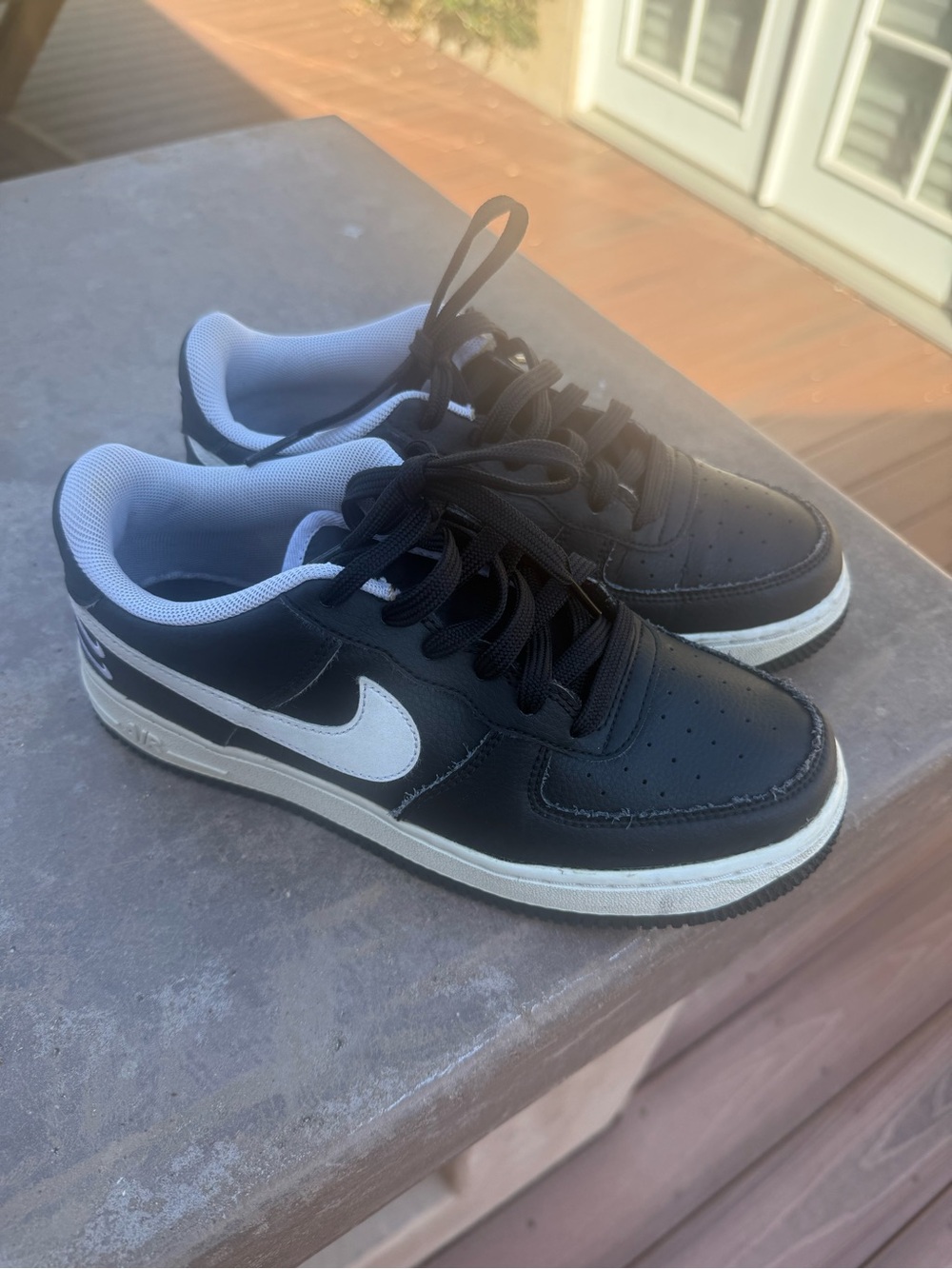 Nike Kids Black and White Low-Top kids boys Air force Sneakers - Picture 7 of 13